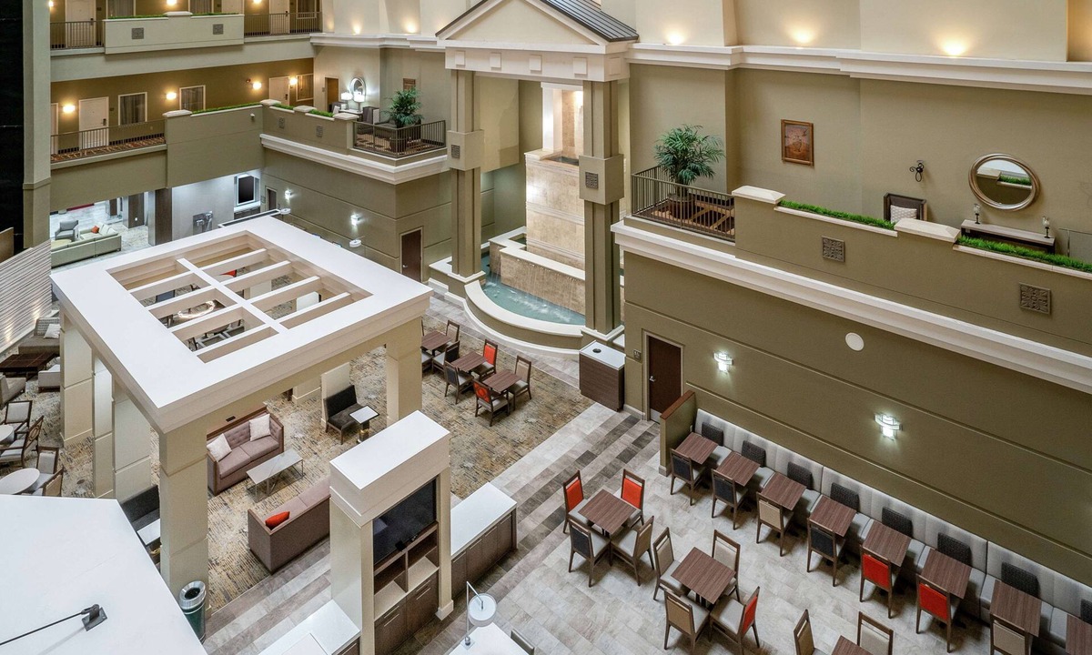 Music Row Hotel | Embassy Suites by Hilton Nashville at Vanderbilt