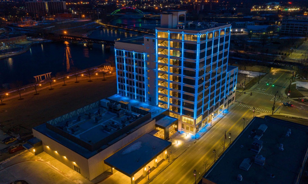 Downtown Hotel | Embassy Suites by Hilton Rockford Riverfront