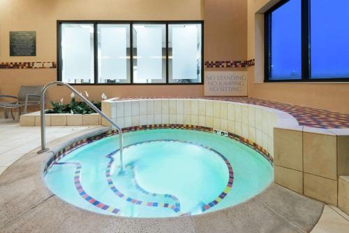 St. Charles Hotel | Embassy Suites by Hilton Saint Louis Saint Charles