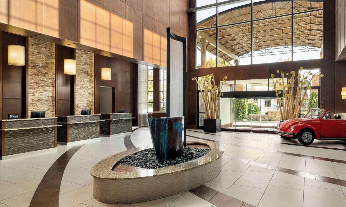 Twin Brook Hotel | Embassy Suites Chattanooga/Hamilton Place