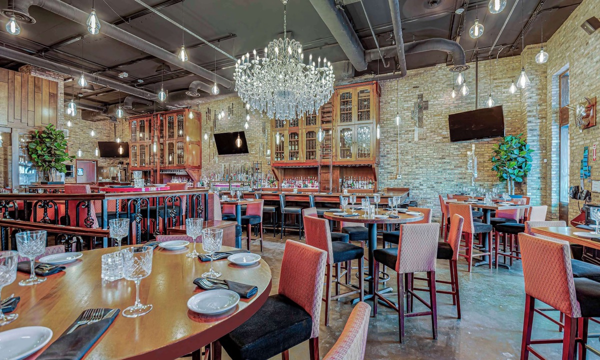 Houston Convention District Hotel | Embassy Suites Houston Downtown