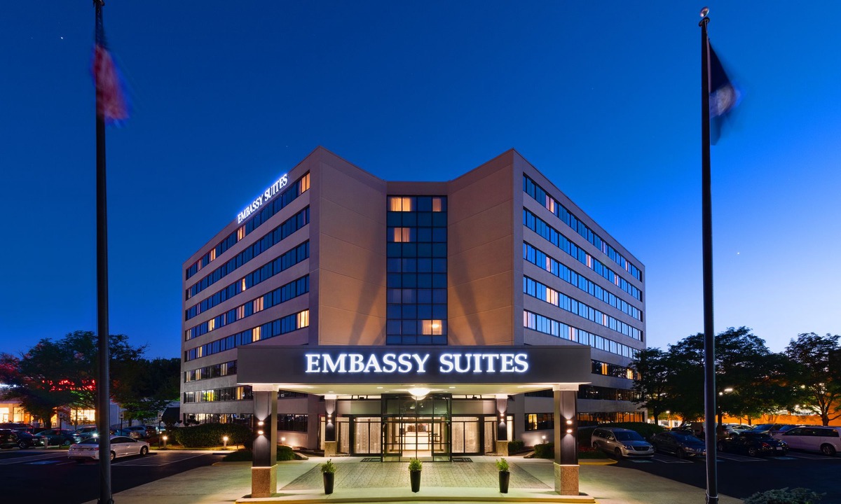 Tysons Hotel | Embassy Suites Tysons Corner