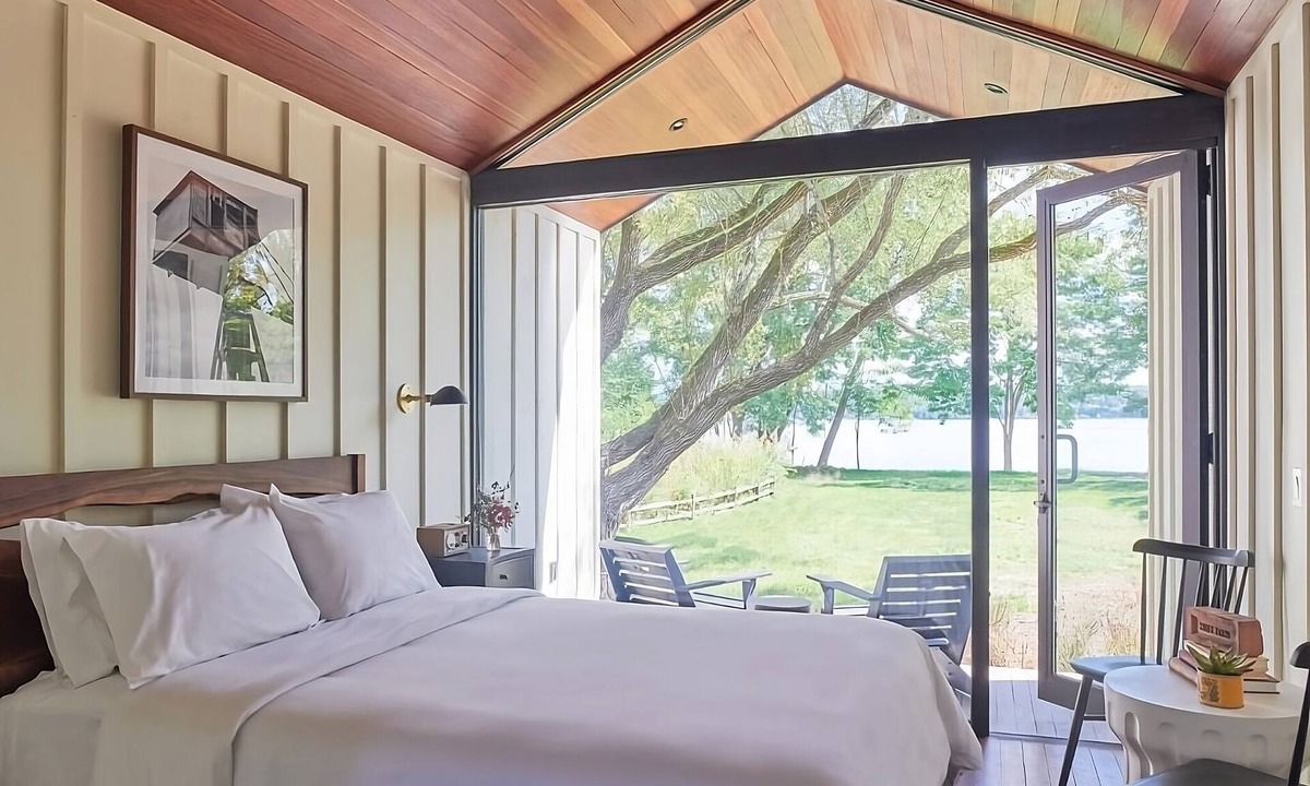 Kingston Apartment | Embrace Nature's Embrace! Near Kingston Point Beach, Free Breakfast and Parking