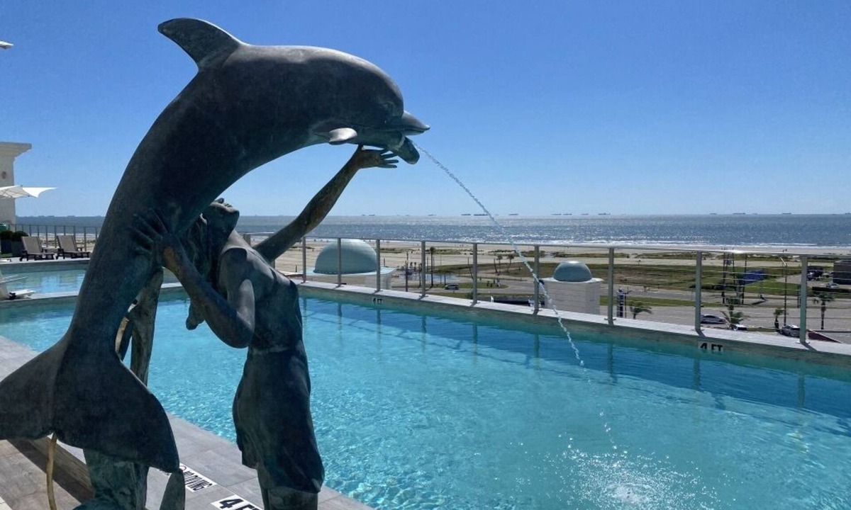 Galveston Condo | Emerald #701 Luxury 3BR/2.5BA w/Huge Wraparound Balcony, Pool & Hot Tub