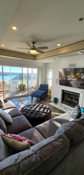 Lake Ozark Apartment | Emerald Bay 3br with boat slip