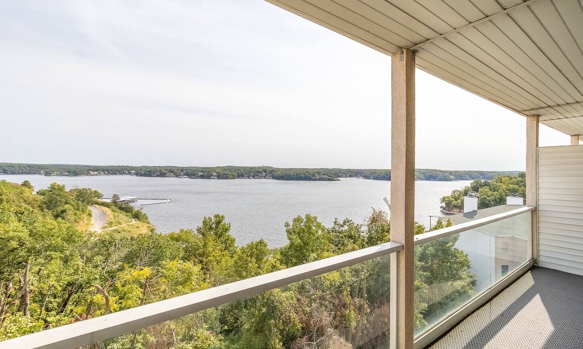 Lake Ozark Condo | Emerald Bay 72 - Charming Emerald Bay Condo