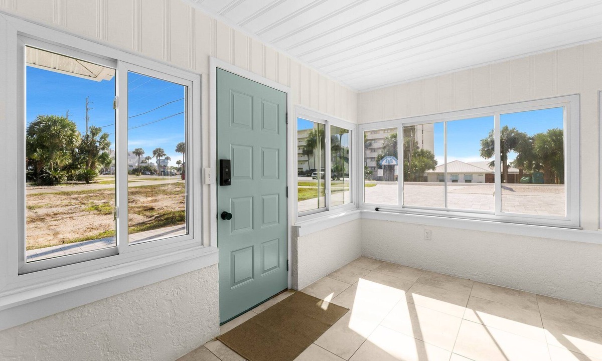 Kiska Beach House | "Emerald Escape" Private Pool - West End PCB