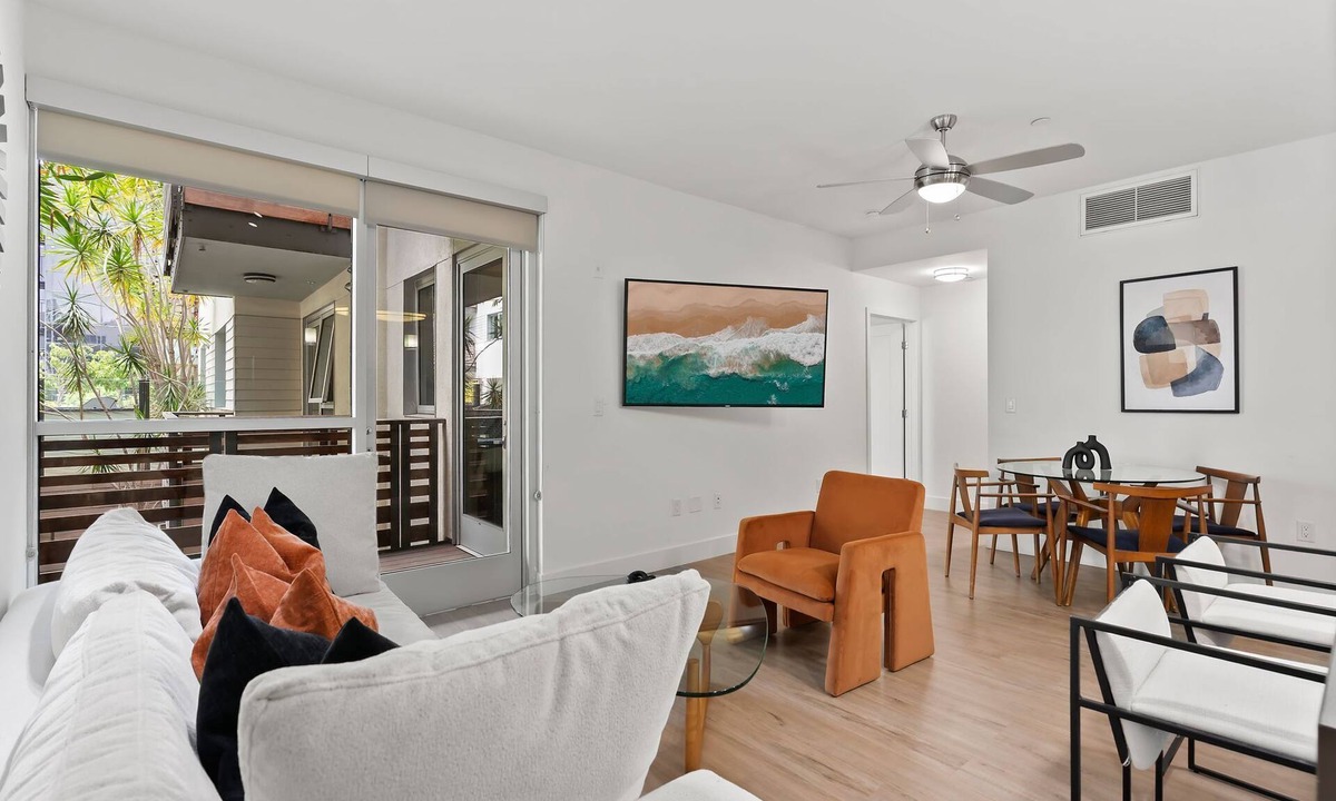 Downtown Apartment | Emerald Garden Upscale & Serene Pool Gym Jacuzzi