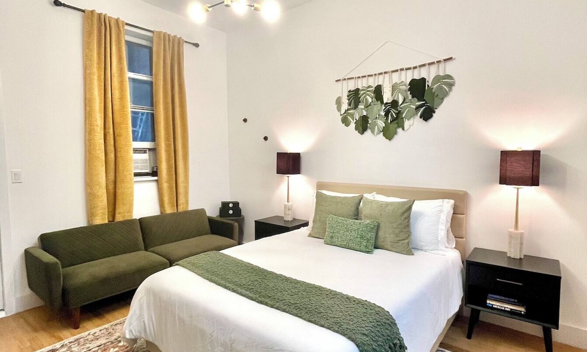Ukrainian Village Apartment | Emerald Haus - East Village Gem - Sleeps 3