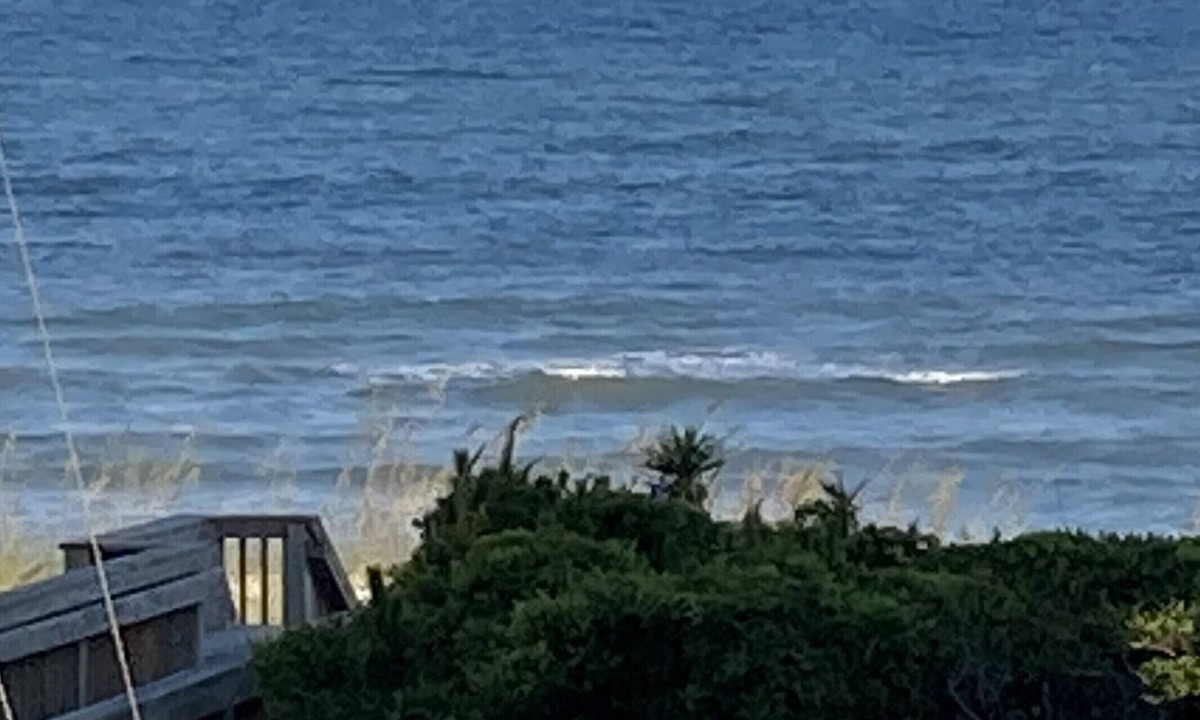 Emerald Isle Cottage | EMERALD ISLE - GREAT LOCATION! BEAUTIFUL VIEWS! 2nd Row, 4 BR, 2BA, SLEEPS 10