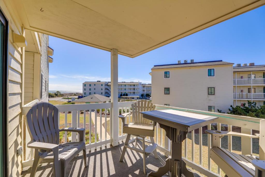 Emerald Isle House | Emerald Isle Vacation Rental w/Resort Pool!