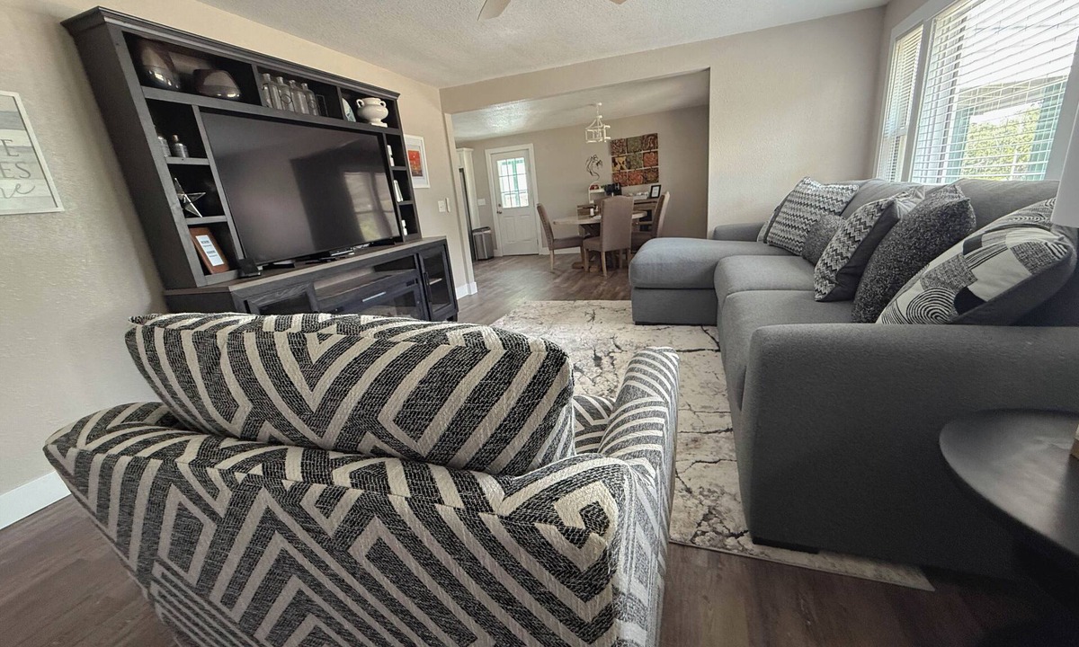 St. Robert House | Emerald & Ivory Cottage