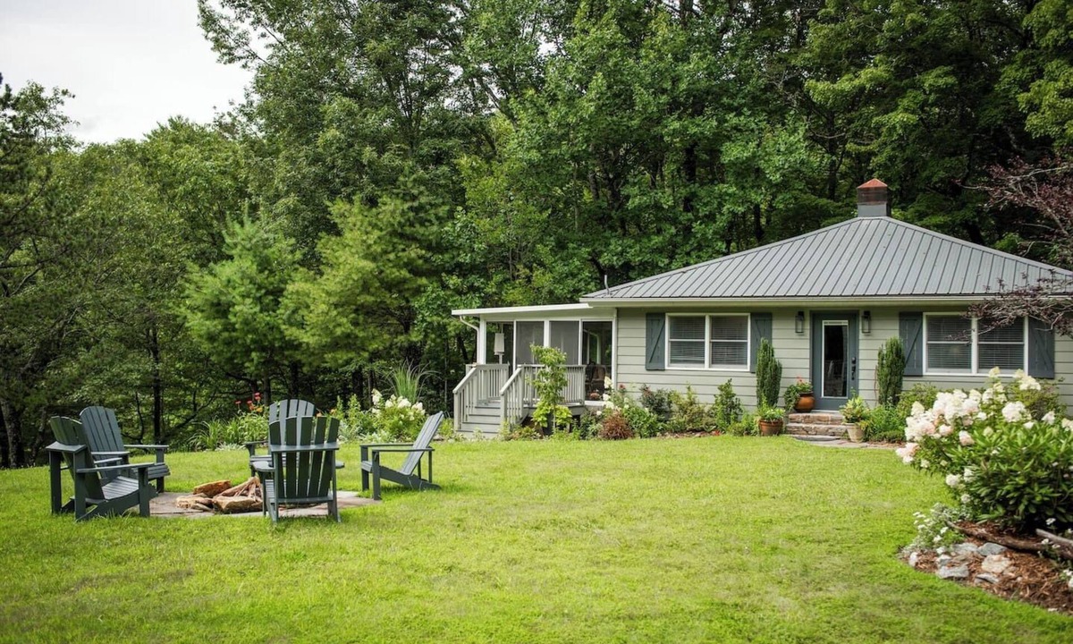 Cedar Mountain House | Emerald Lake Cottage - Families - Fishing - Biking