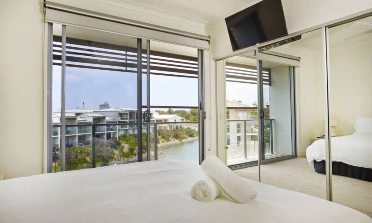 Carrara Villa | Emerald lakes villa close to stadium