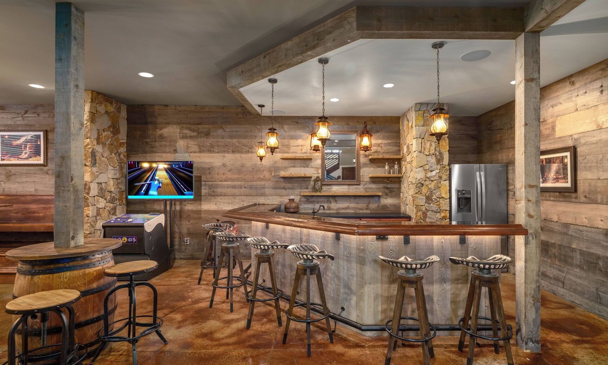 Steamboat Springs Cabin | Emerald Mountain Lodge -Views! Western Bar-Theater-Short walk to the Gondola