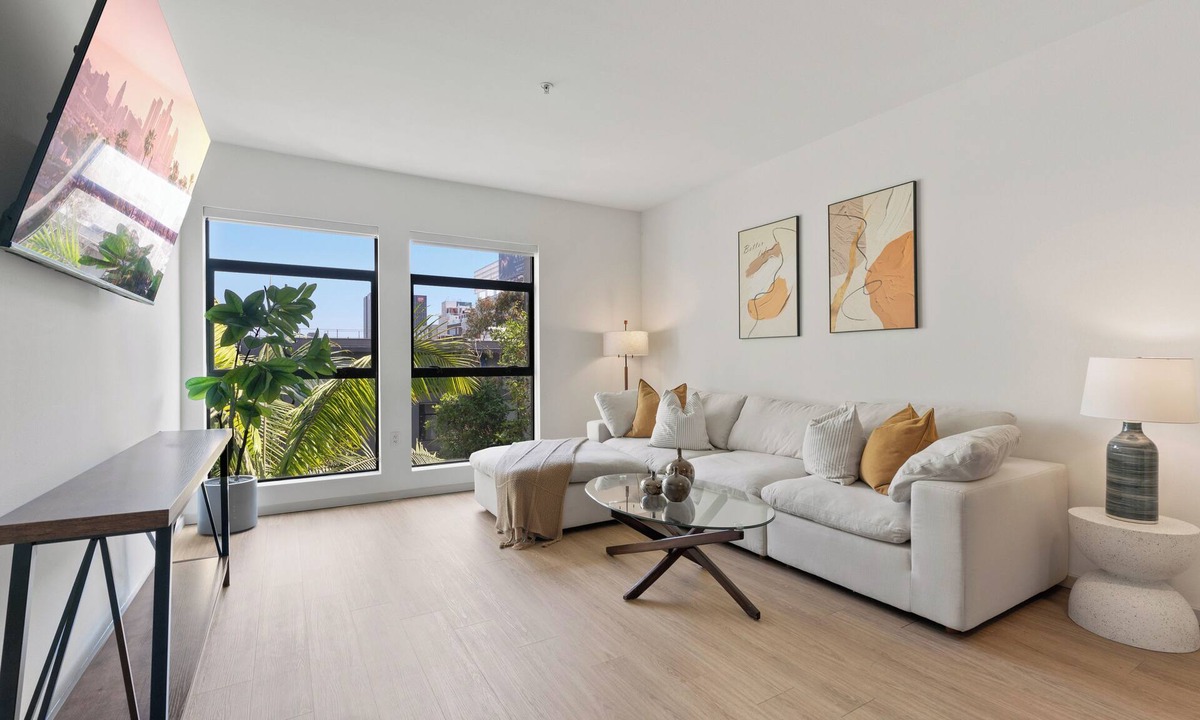 Hollywood Apartment | Emerald Ridge' Hollywood Haven Pool, Jacuzzi, Gym Zen Garden View