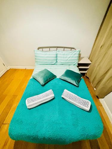 Larkswood House | Emerald Room