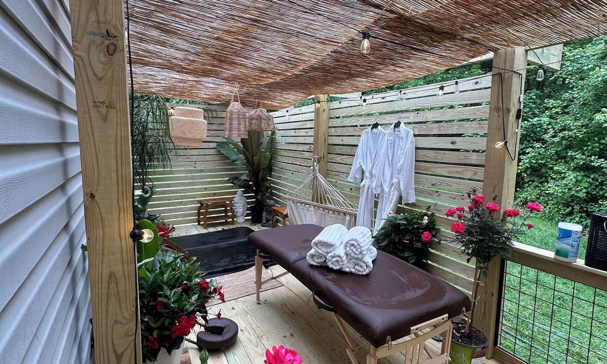 Rosedale Villa | emerald suite