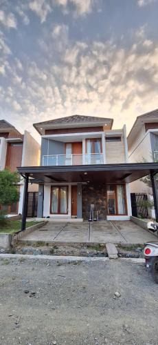 Kecamatan Labuapi Villa | Emerald Villa