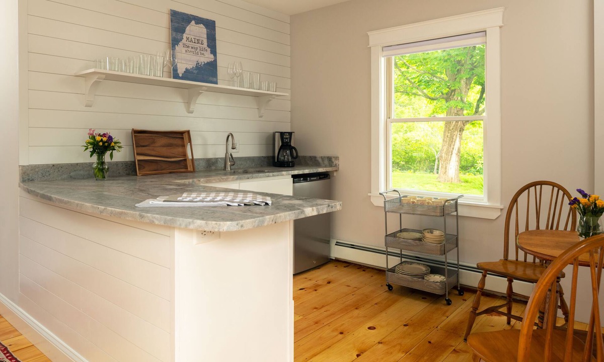 Kennebunk Apartment | Emerson Cottage at Waldo Emerson Inn