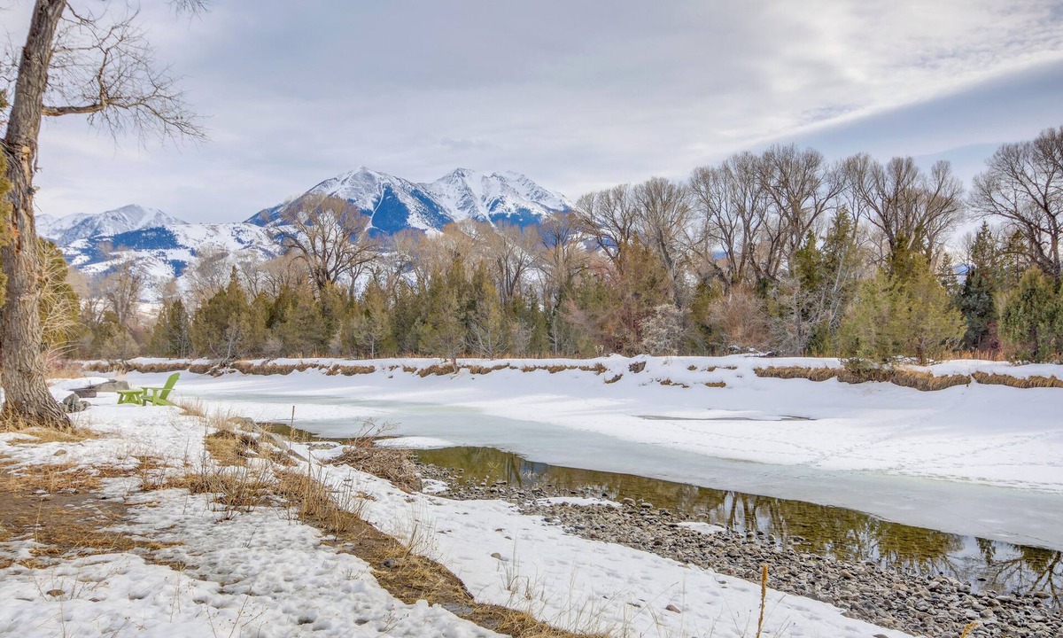 Emigrant Villa | Emigrant Lodge w/Spa: 3 Suites Near Yellowstone