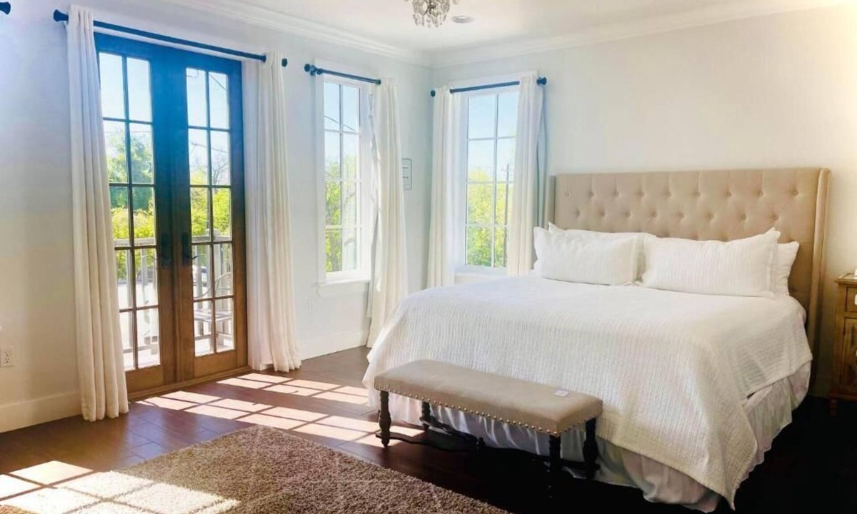 Fredericksburg Hotel | Emigrant's Inn