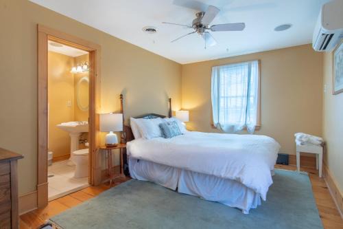 Campbellford Bed & Breakfast | Emilyville Inn