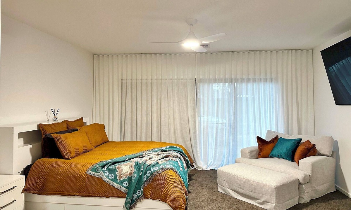 Moama House | Emmylou Escape - Sleeps 16