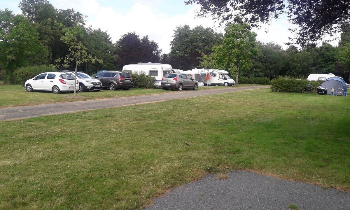 Saint-Denis-du-Maine Apartment | Emplacement camping Nu