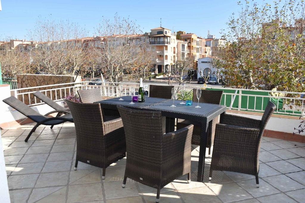 Empuriabrava Apartment | Empuriapparts Abrilmar Renovado