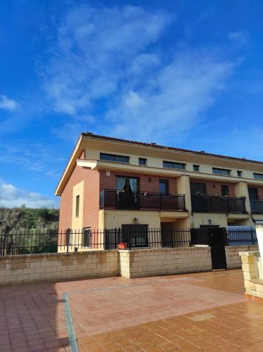 Haro House | EN EL CORAZON DEL BARRIO DE LA ESTACIÓN