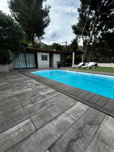 Niolon Bed & Breakfast | En Plein cœur des calanques à 800 m de la mer hébergement avec Piscine Exclusive