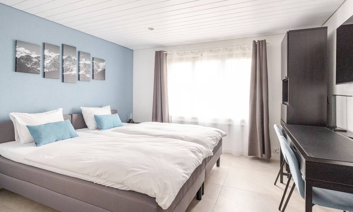 Kallern Apartment | En-suite guestroom, close to Zürich and Luzern, private entrance and parking
