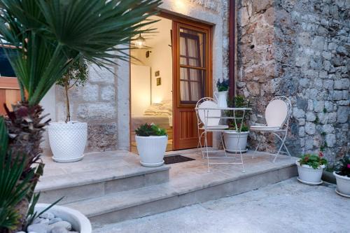 Komiza House | En Suite Room Demaria