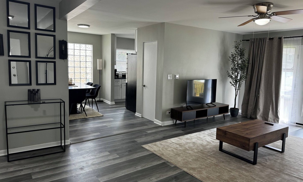 Elmhurst House | Enamored in Elmhurst