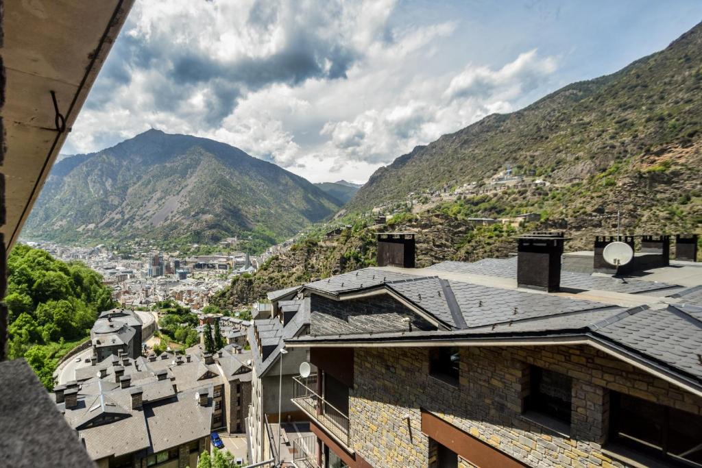 Les Escaldes Apartment | Encantador Atico cerca de Caldea, Molleres HUT 6793