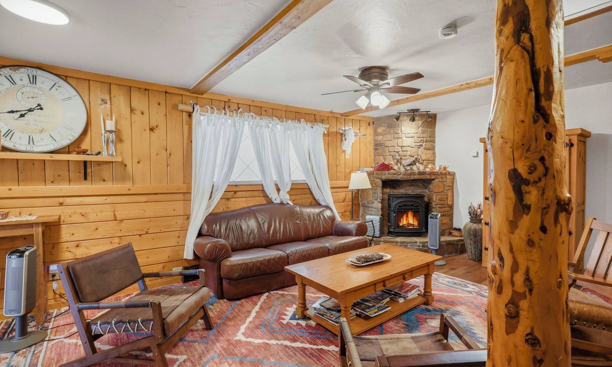 Chama Cabin | Encanto Lodge - Downtown Chama 1 Block From Train