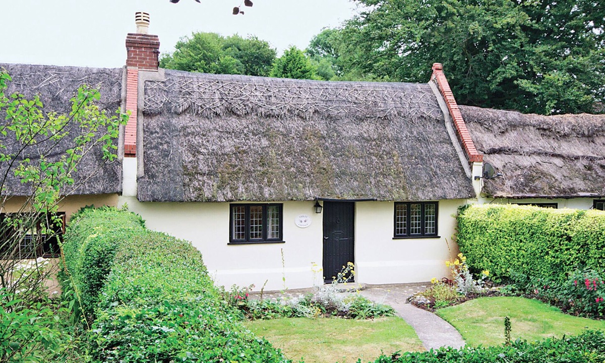 Catfield Cottage | Enchanted by thatch and character.