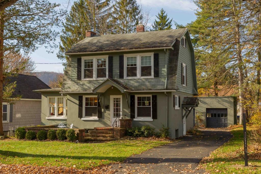 West Elmira House | Enchanted Cottage on Glen