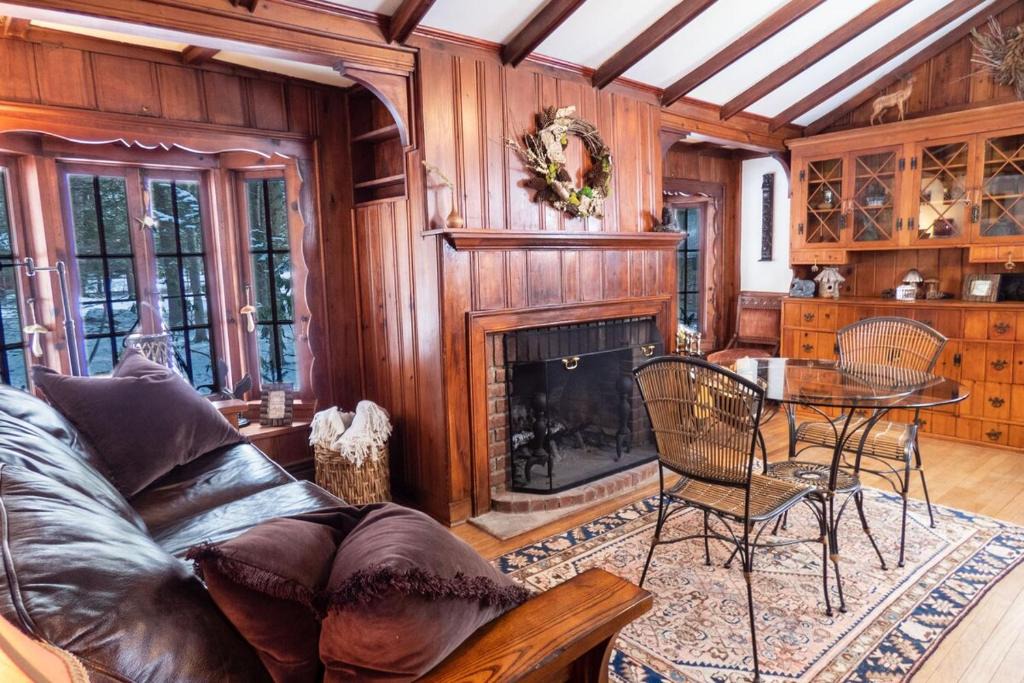 Smallwood House | Enchanted Fox Dell Cottage