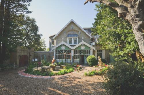 Niton House | Enchanted Manor