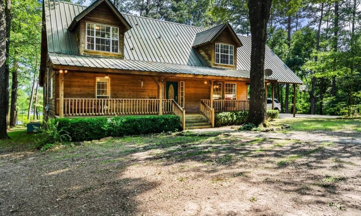 Dogwood Cabin | Enchanting 3-bedroom cabin on Bob Sandlin