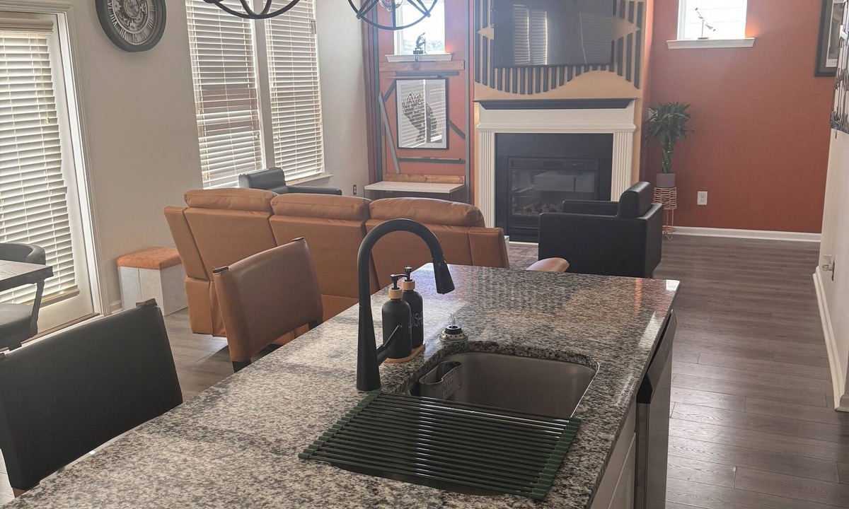 College Park House | Enchanting 3-bedroom house in the heart of ATL mins away from the airport.