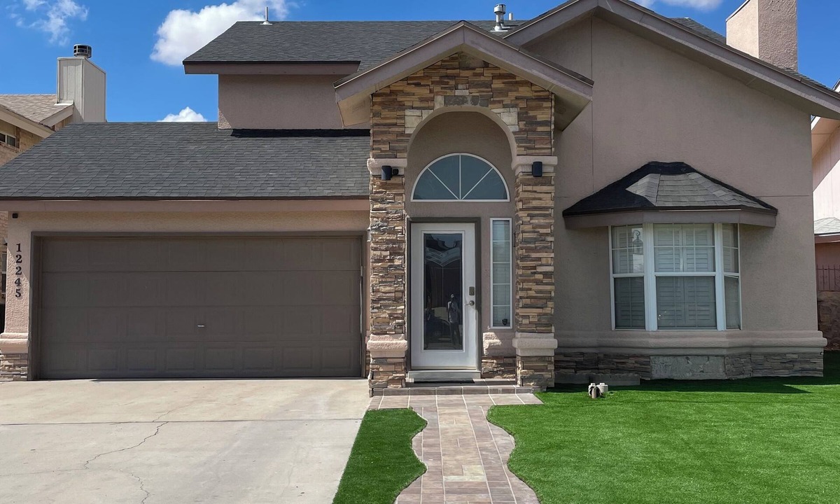 Biggs Field House | Enchanting 4-bedroom house with spacious backyard and pool in El Paso
