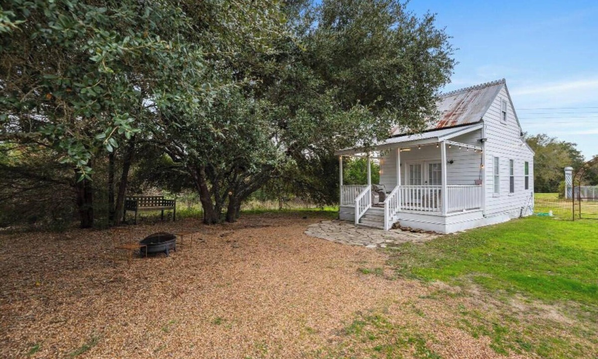Warrenton House | Enchanting Casita, 5 minutes to Round Top!