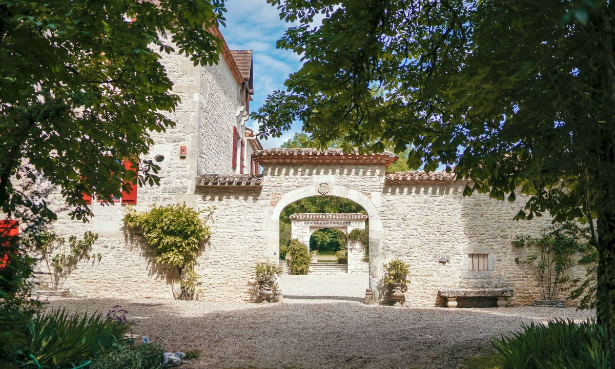 Thezac Other | Enchanting Château with en-suites, Pool, Tennis, Grand Piano, BBQ, Fast WiFi