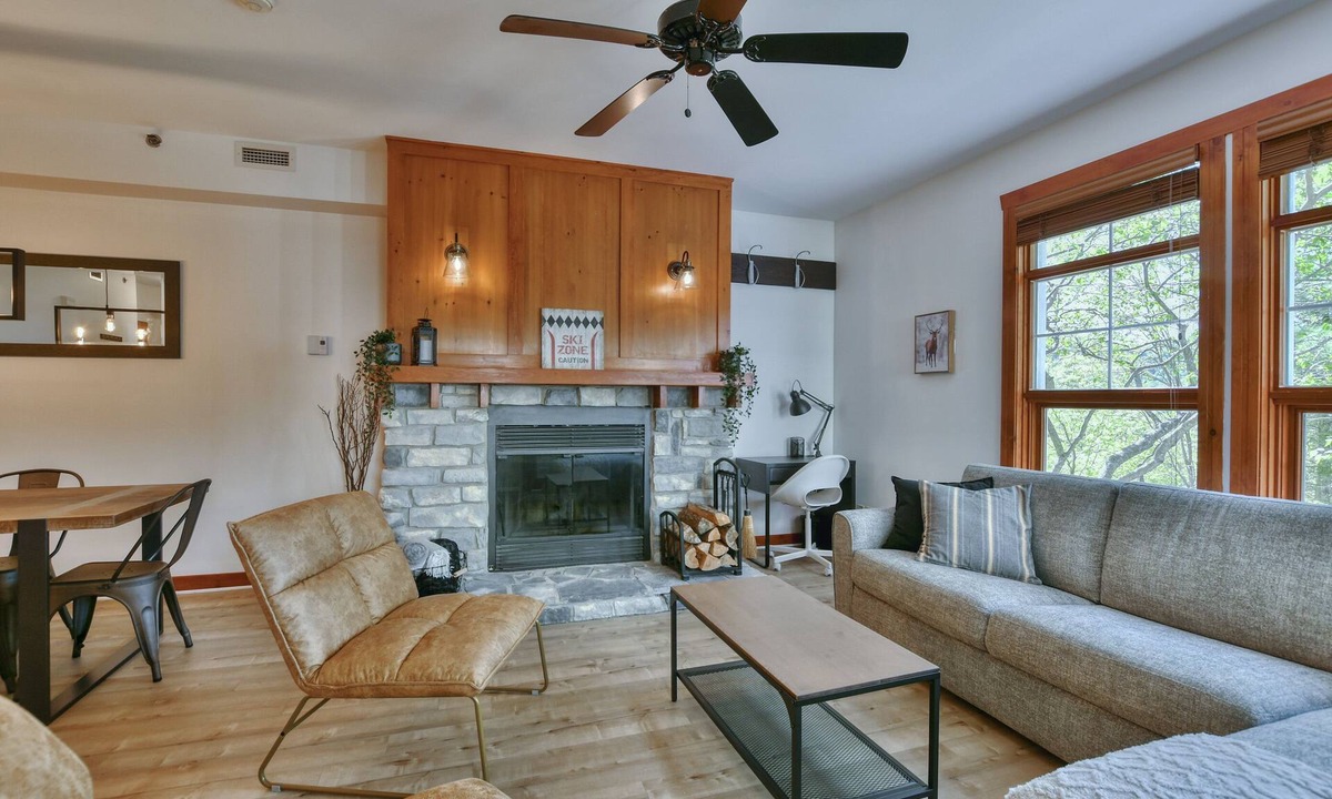 Tremblant-Les-Eaux Condo | Enchanting condo overlooking Lac du Mont-Tremblant CITQ # 311589