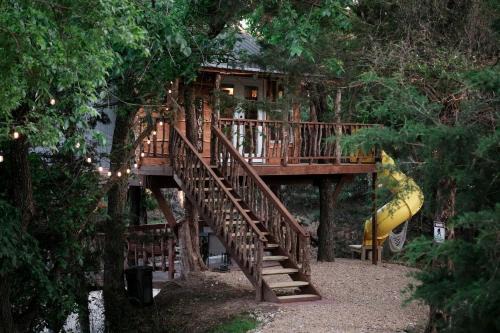 Rosston House | Enchanting Forest Treehouse Hideaway with Farm Activities near Bingham Creek in Forestburg, Texas