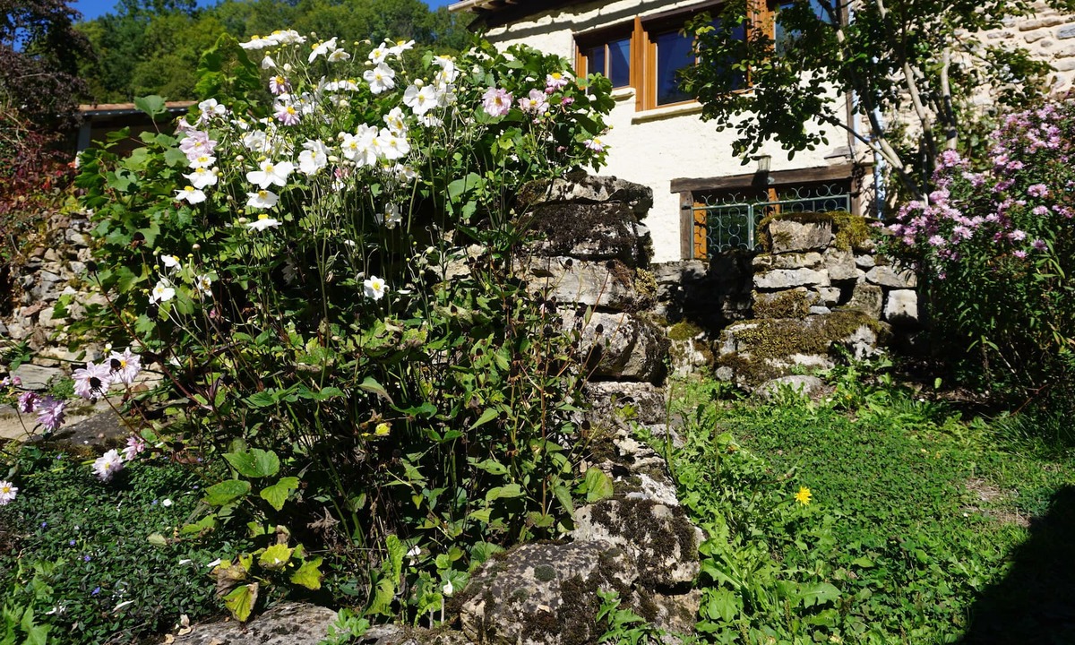 Castelnau-Durban House | enchanting hamlet house, riverside garden and a terrace.