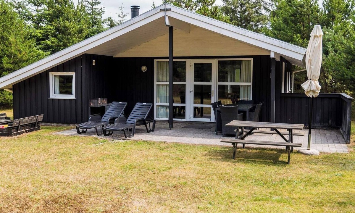Henne House | Enchanting Hideaway in Henne Town-By Traum